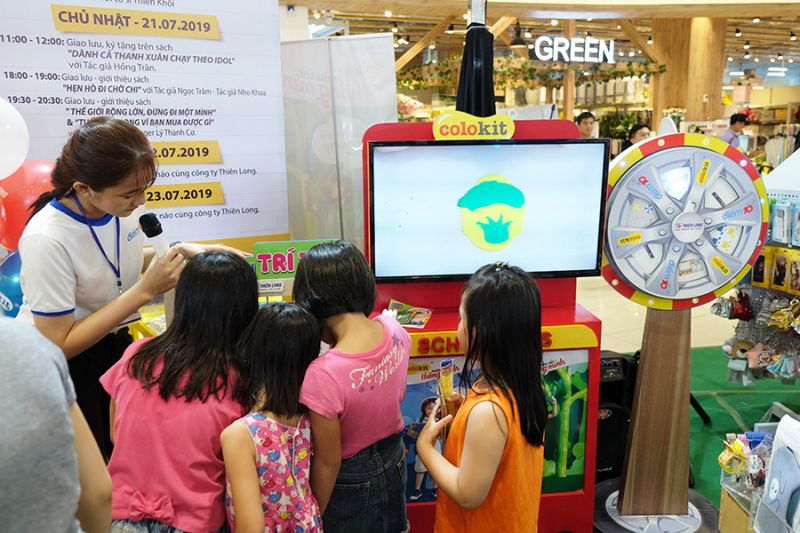 nhân viên tận tình